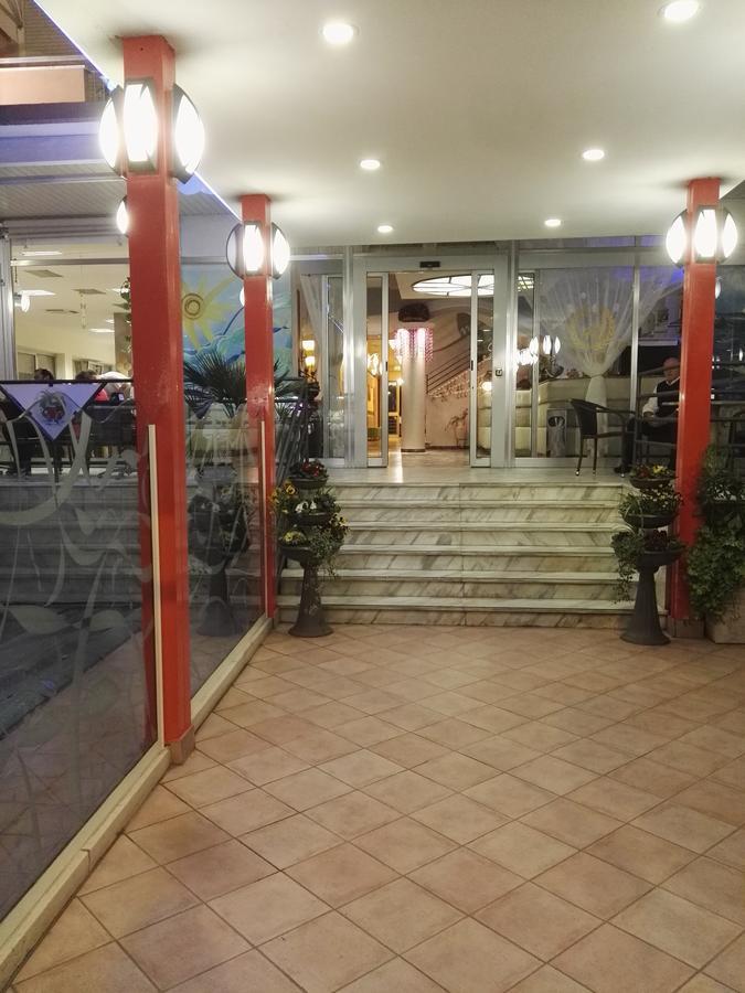 Hotel Sombrero Rimini Bagian luar foto