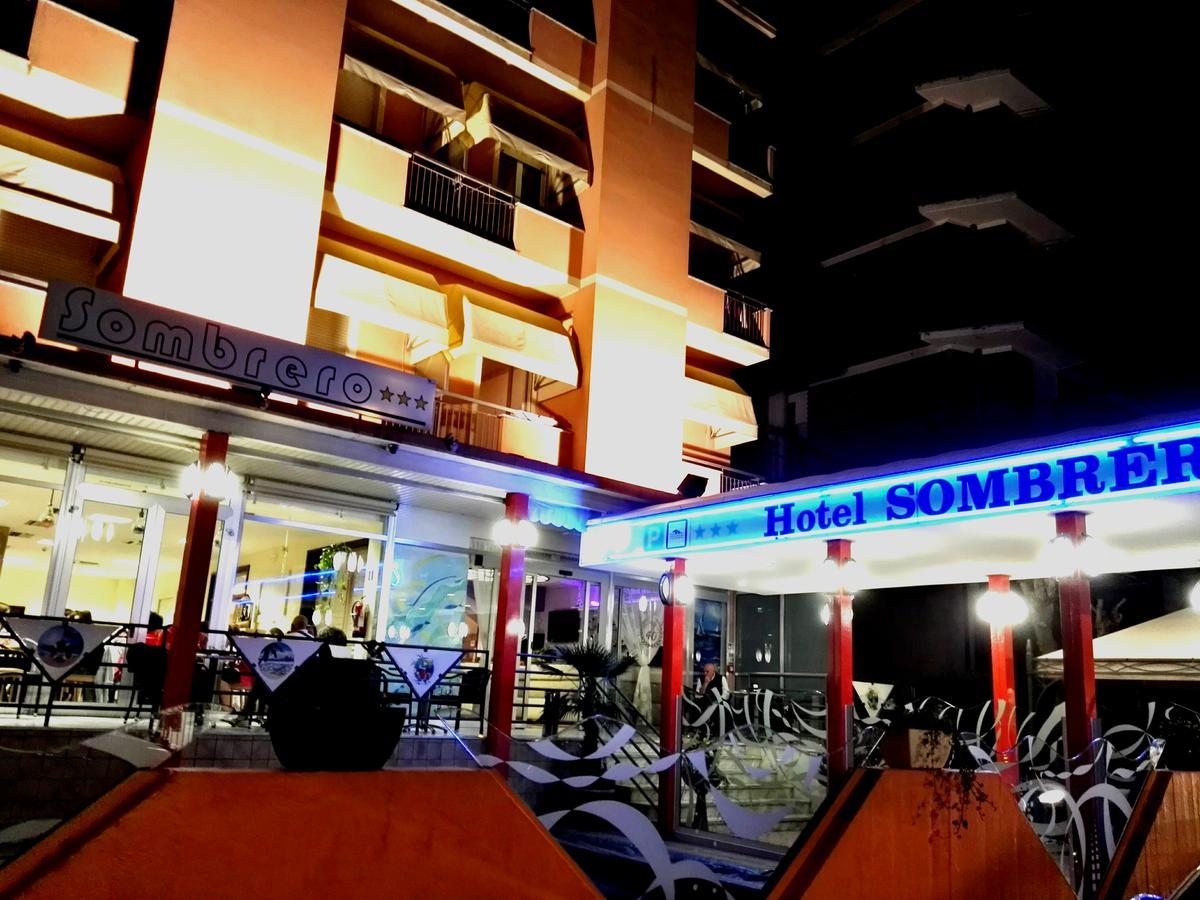 Hotel Sombrero Rimini Bagian luar foto