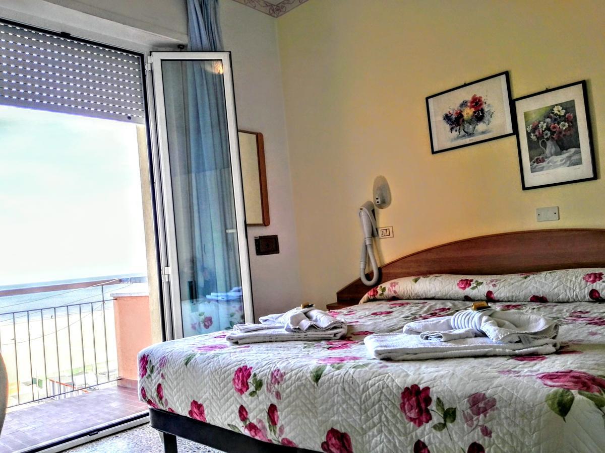 Hotel Sombrero Rimini Bagian luar foto