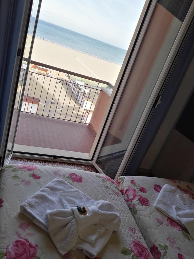 Hotel Sombrero Rimini Bagian luar foto