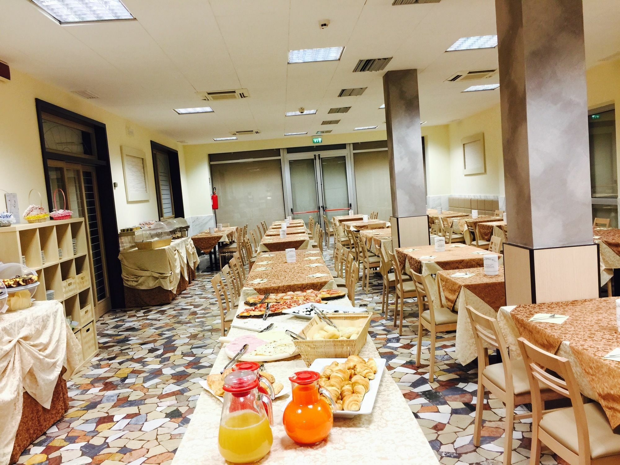 Hotel Sombrero Rimini Bagian luar foto
